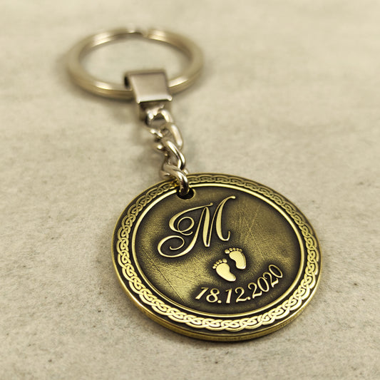 Brass Coin Keychain with Engraving – Personalized Gift with Initial and Date